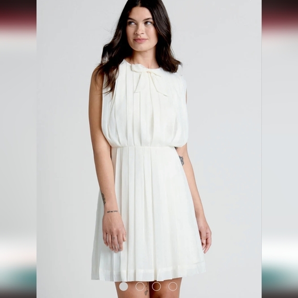 NWT Modcloth M The Pleat-est Dress Solid Green Green Fit and Flare Bow Pleated - Picture 5 of 16